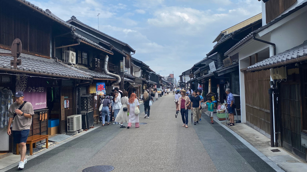 犬山城下町　犬連れ